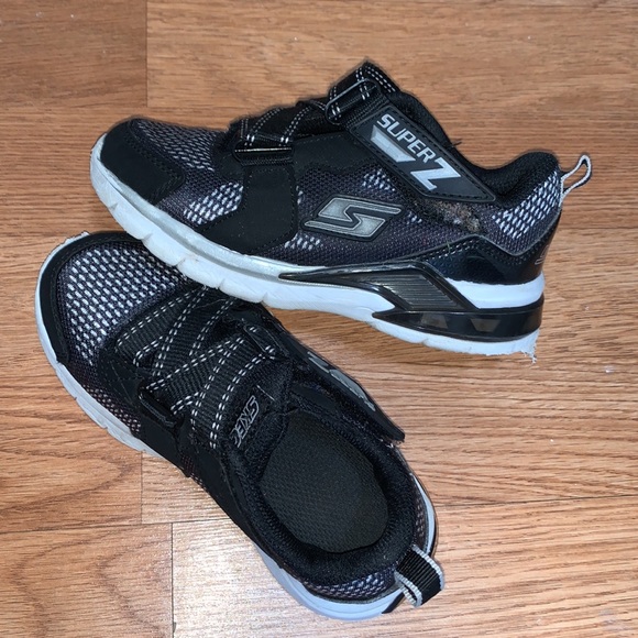 Sneaker for boys with lights at the bottom and in the S of the logo on the side - Picture 5 of 5